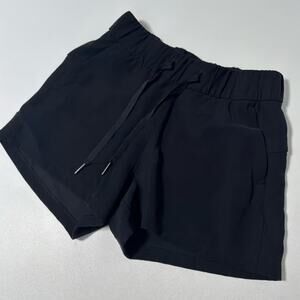 Lululemon On The Fly Woven Short 2.5"